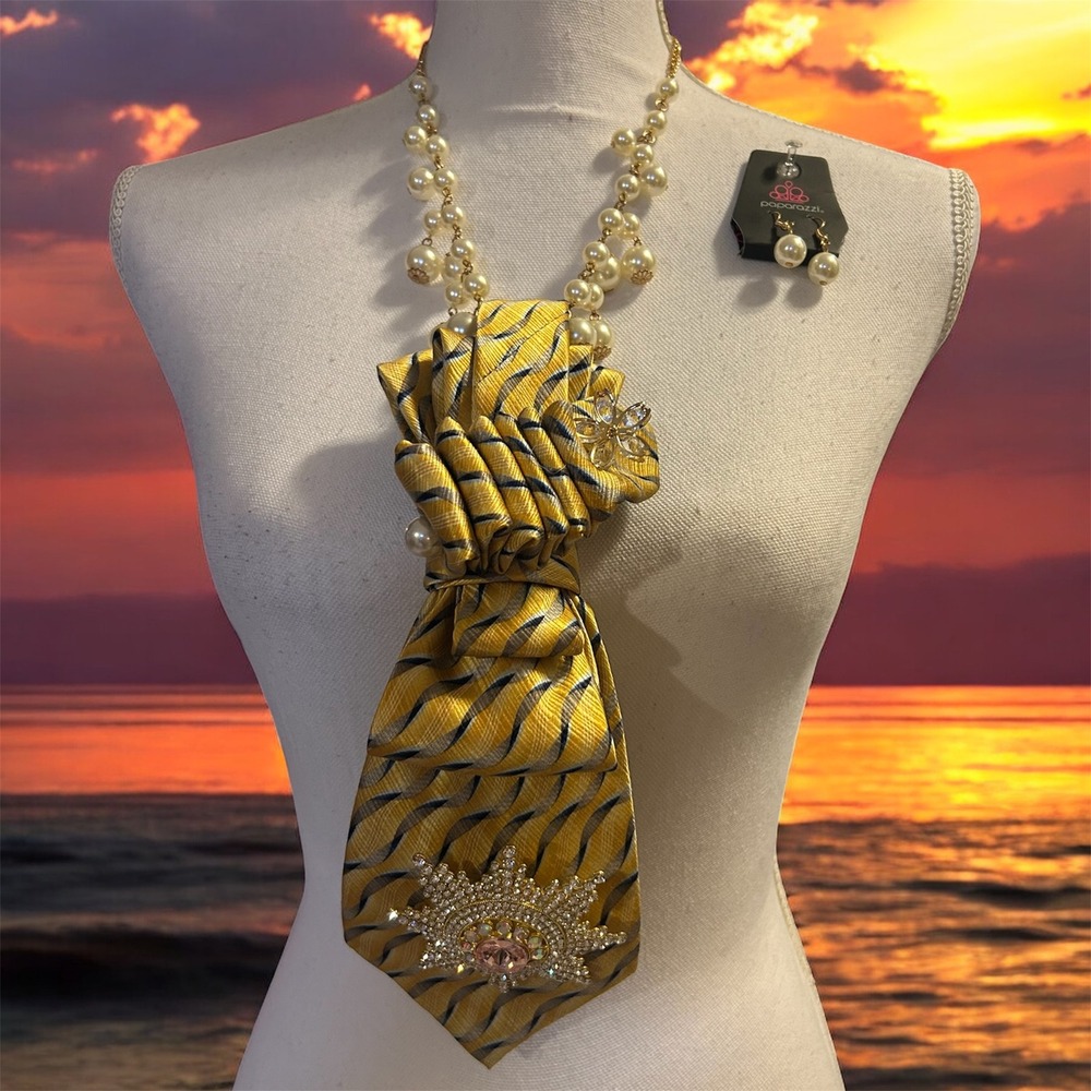 John Ashford Silk Statement Necklace Rhinestone Brooch Faux Pearl Earrings Set - Picture 2 of 10